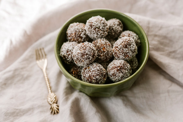 PEANUT BUTTER CHEWY PROTEIN BLISS BALLS RECIPE